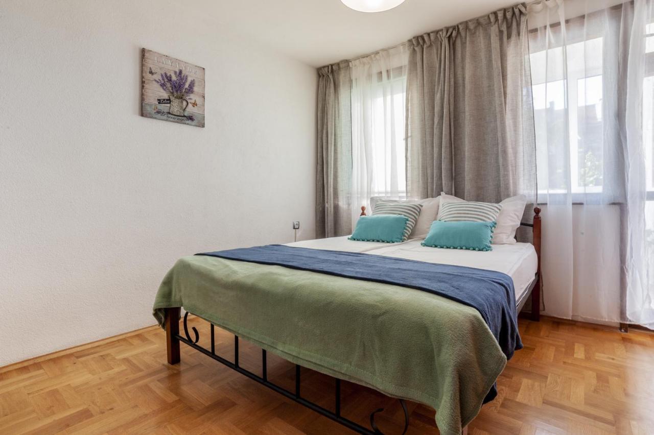 Sea Apartment Colours Бургас Экстерьер фото